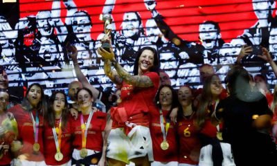 Spain's Jennifer Hermoso and teammates celebrate with the FIFA Women's World Cup trophy