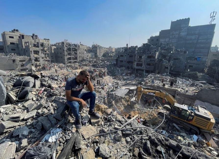 man reacts as Palestinians search for casualties a day after Israeli strikes on houses in Jabalia refugee camp