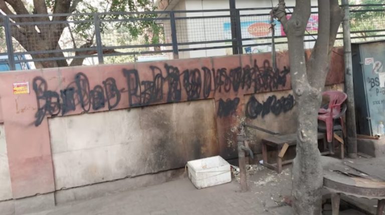 بھارتی پنجاب کے منی سیکرٹریٹ کی دیواروں پر خالصتان کے حق میں نعروں سے پولیس میں کھلبلی مچ گئی