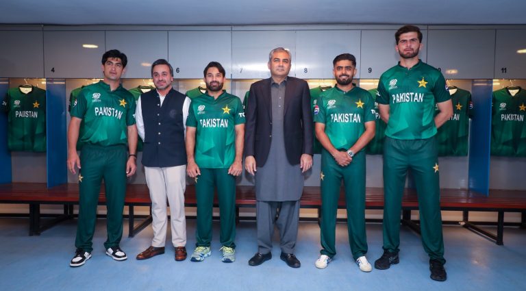 پاکستان کرکٹ ٹیم کی ٹی 20 ورلڈ کپ کٹ کی رونمائی کردی گئی