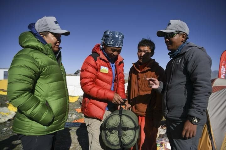 Nepal Mountaineering Guide Enjoy China's mountain peak and culture